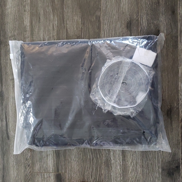 🌷4/$25 Magnetic screen door - Picture 2 of 2